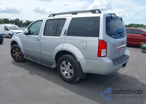 2011 Nissan Pathfinder Silver z USA, uszkodzony, nr VIN 5N1AR1NN7BC615095